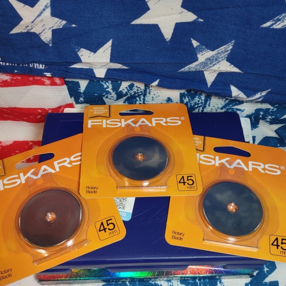 3 quantity Fiskars Rotary Blade 45mm - Orange